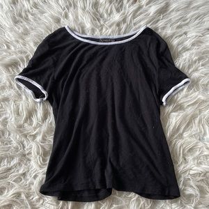 BLACK THIN SHIRT WITH WHITE EDGES LEVEL UP TEE